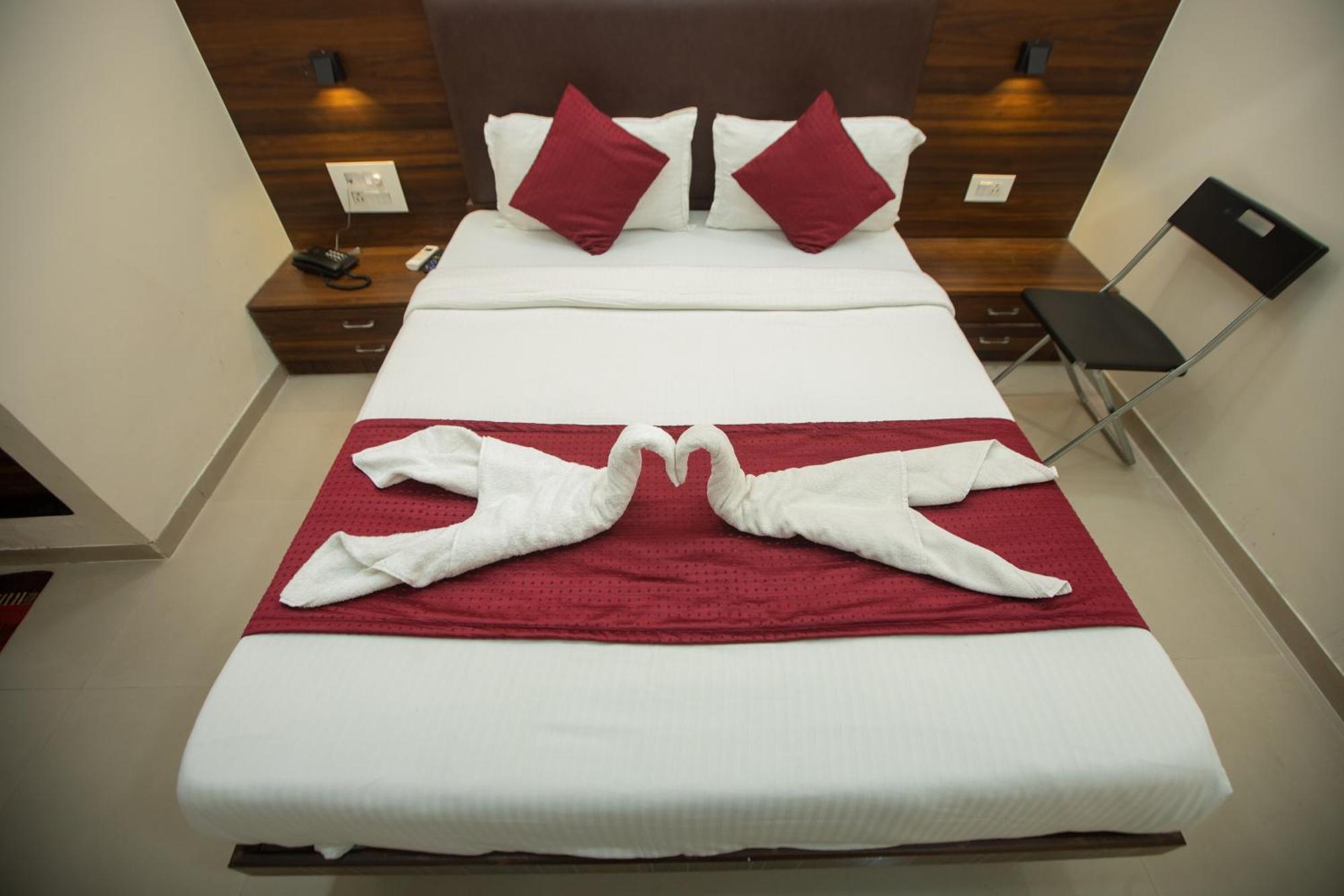 Hotel J D Residency — Photos 1